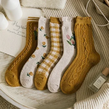 DaıShana 1 Pairs Kış Kadın Çorap Moda Çiçek Nakış Sarı Fırfırlı Çorap Harajuku Retro Yün Kaşmir Termal sıcak tutan çoraplar