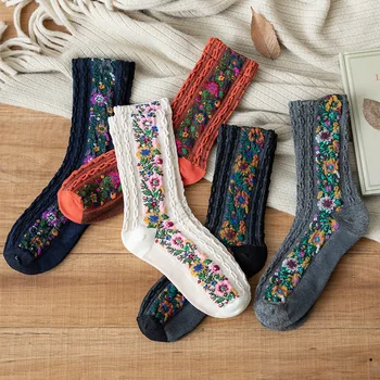 Sonbahar ve Kış Yeni Retro Etnik Desen Orta tüp Çorap Kişilik Pamuk Çorap Bayanlar Çorap